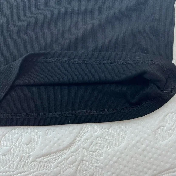 Black ribbed tank top - Picture 2 of 5